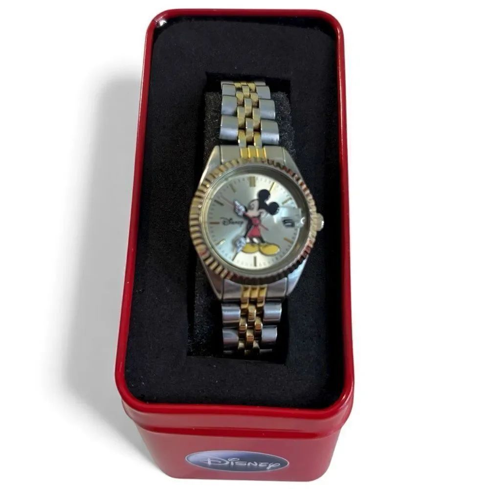 Disney Vintage Mickey Mouse Women’s Watch in Beautiful Original Packaging.